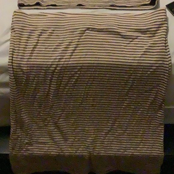 Set blouse and and skirt - Picture 3 of 3